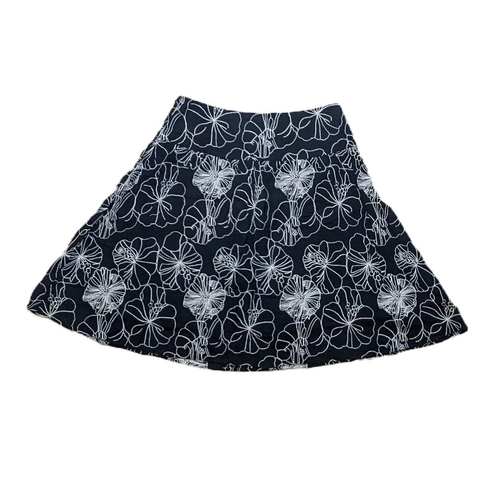Chico's Black Flared Floral Embroidered Skirt Size 1 Preowned